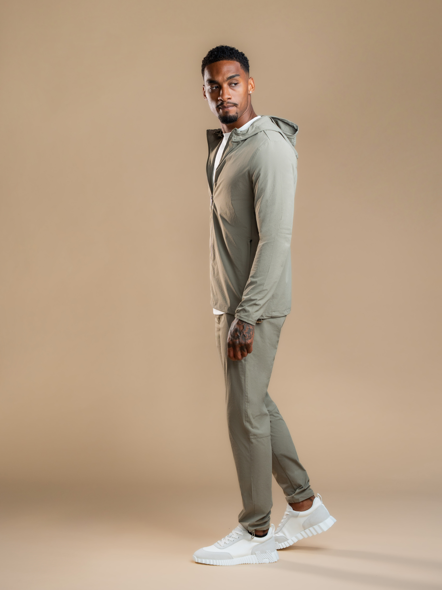 Tech Windbreaker - Olive